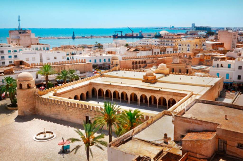 Власти Британии сняли ограничения на туристические поездки в Тунис для своих граждан
