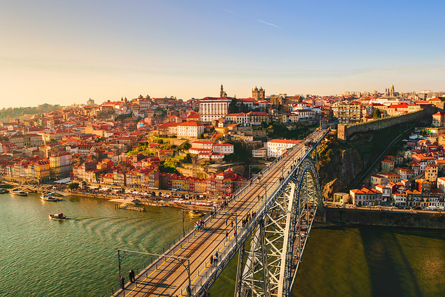 Португалия переходит на новые удостоверения личности для иностранцев