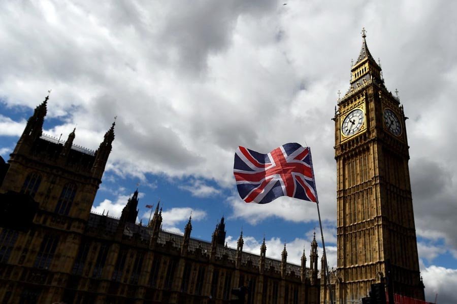Великобритания закрывает программу помощи покупателям первого жилья