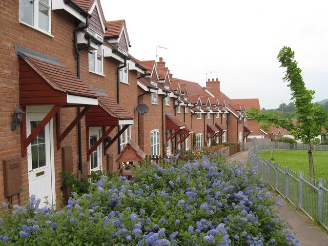 В Англии снизились объемы строительства доступного жилья
