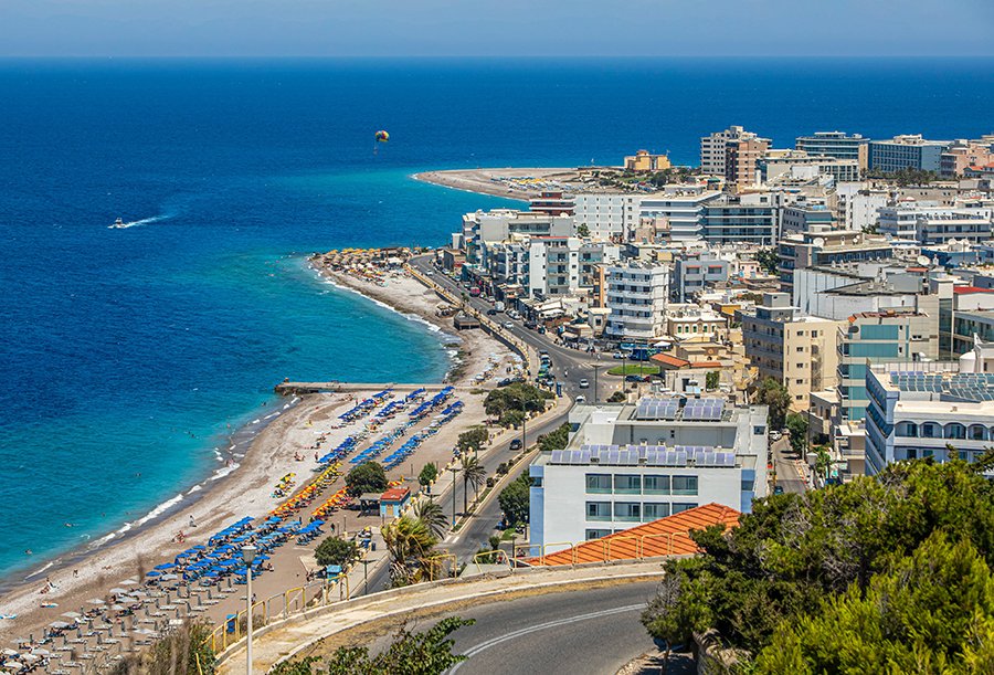 Кипр смягчил условия получения паспорта, но решение будет принимать МВД