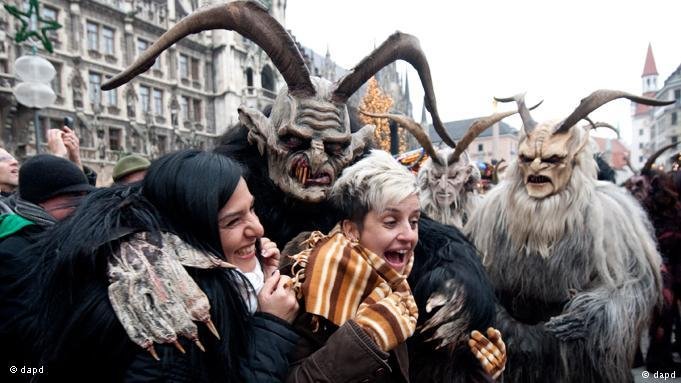 Новогодний Мюнхен: костюмированное шествие мохнатых "монстров-крампусов"