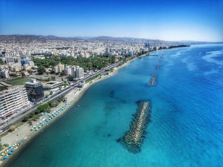 Туристы стали тратить меньше денег на Кипре