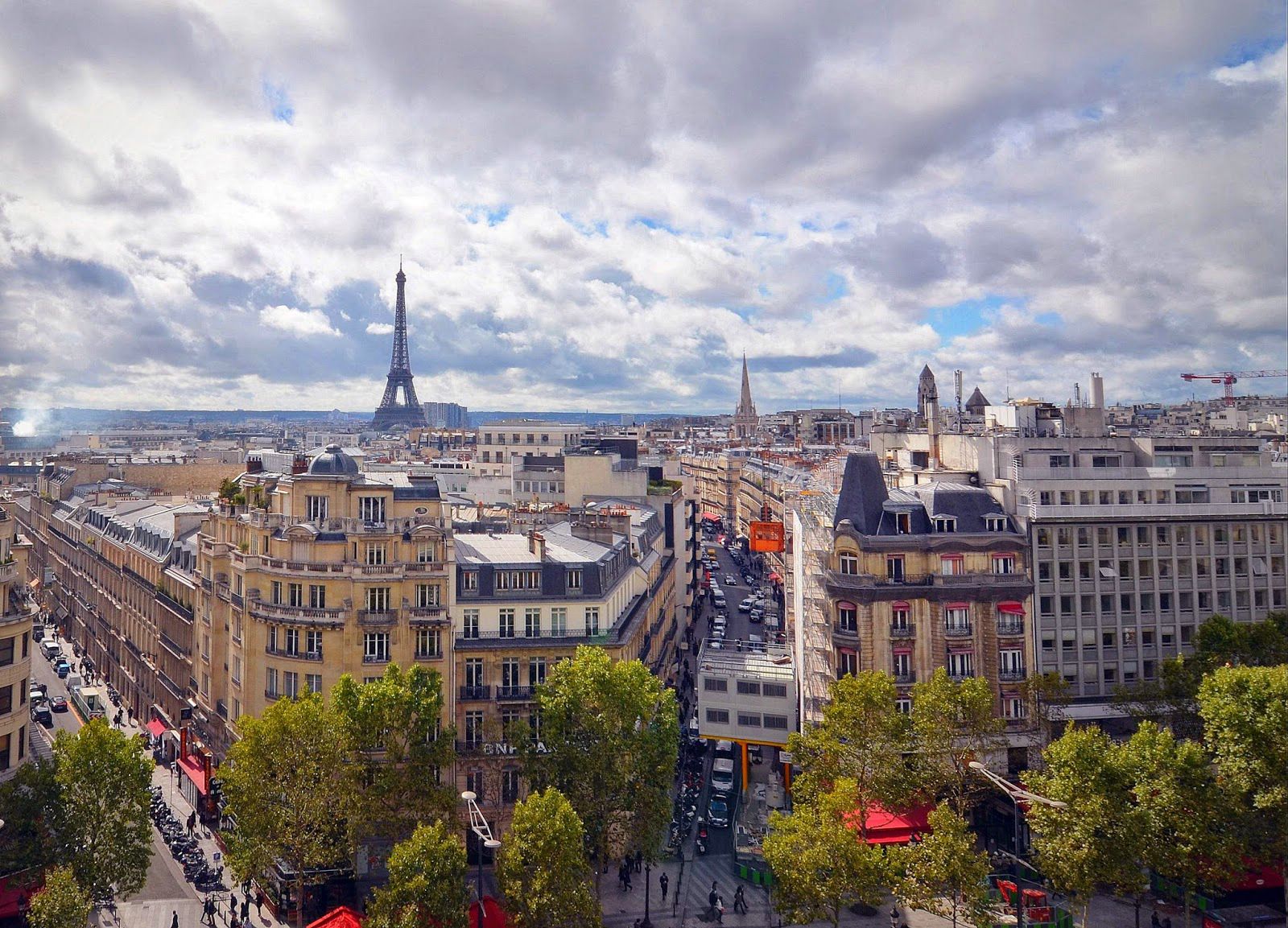 Париж занял первое место в рейтинге самых привлекательных городов мира