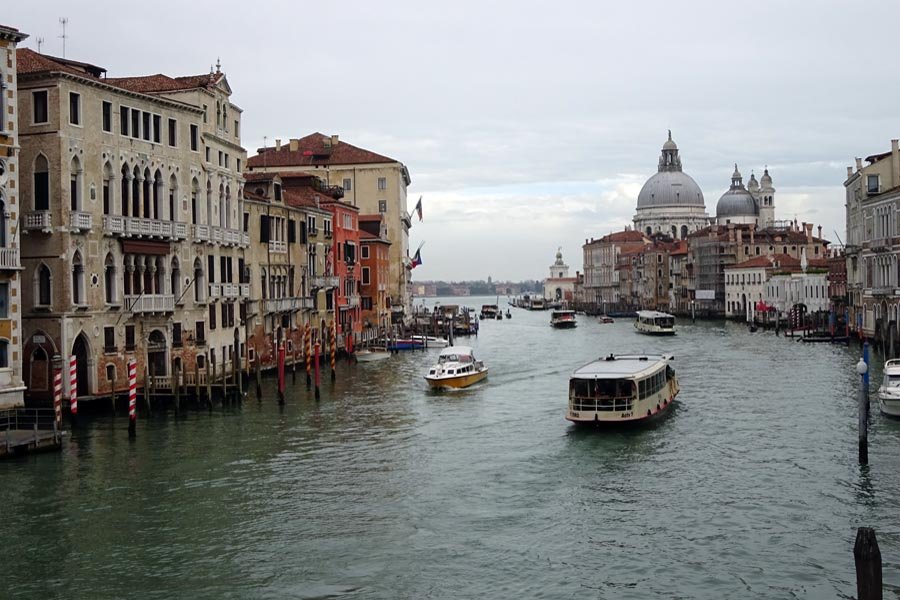 Венецию оборудуют турникетами для управления толпами туристов