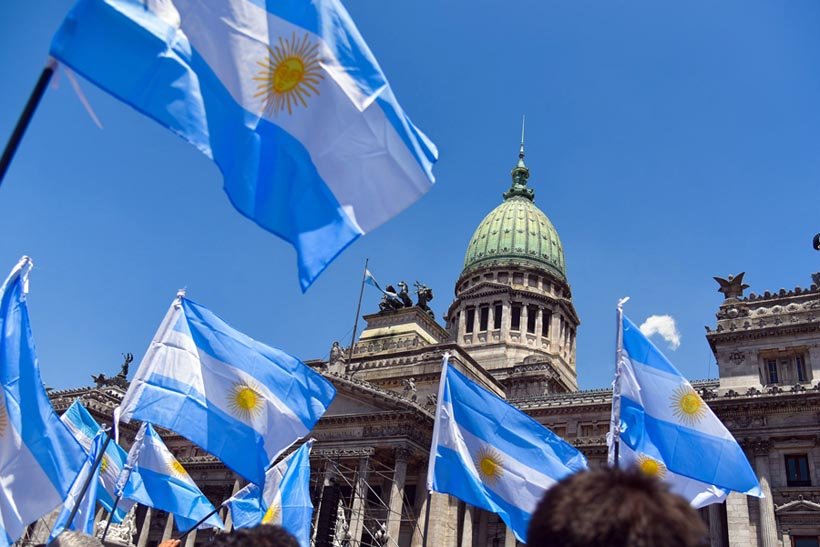 «Самая худшая в мире валюта» парализовала рынок недвижимости Аргентины