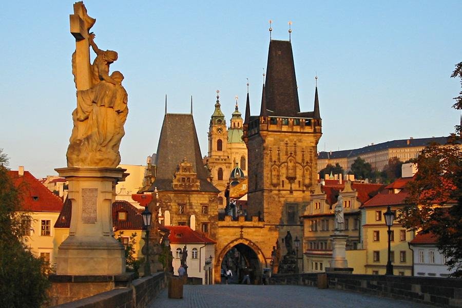В Праге растет недовольство наплывом туристов и сервисом Airbnb