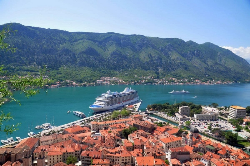 Более полумиллиона туристов прибыло в Черногорию на круизных лайнерах в 2018 году