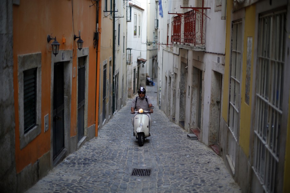В Португалии приняли закон о праве на жилье