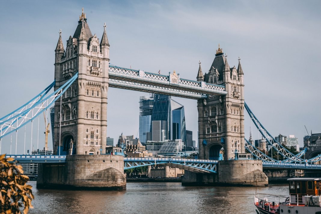 Покупатели бегут из Лондона: Власти Великобритании поддерживают рынок недвижимости