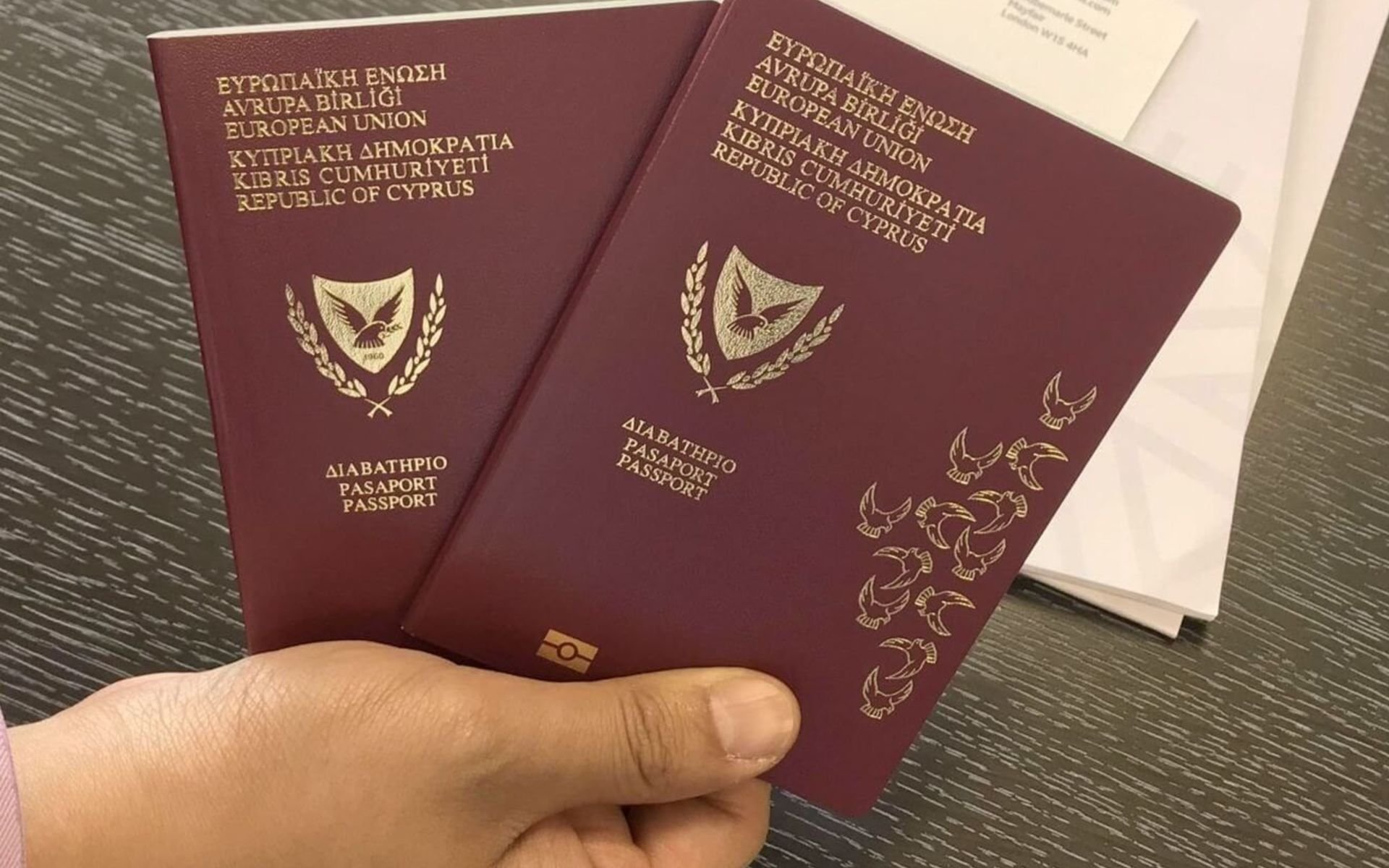 Кипр отказался от выдачи «золотых паспортов»