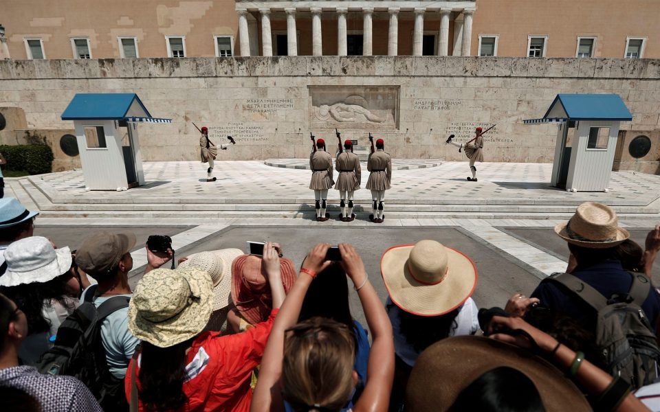 Греция пытается восстановить турпоток: рассчитывают на американцев