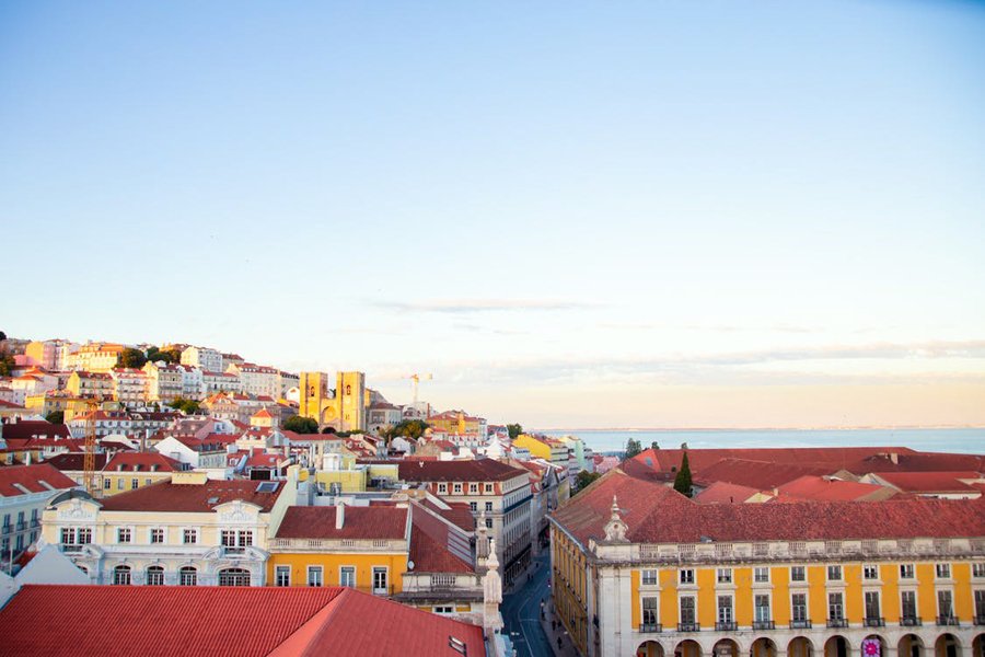 Рост цен на энергоносители бьет по экономике Португалии
