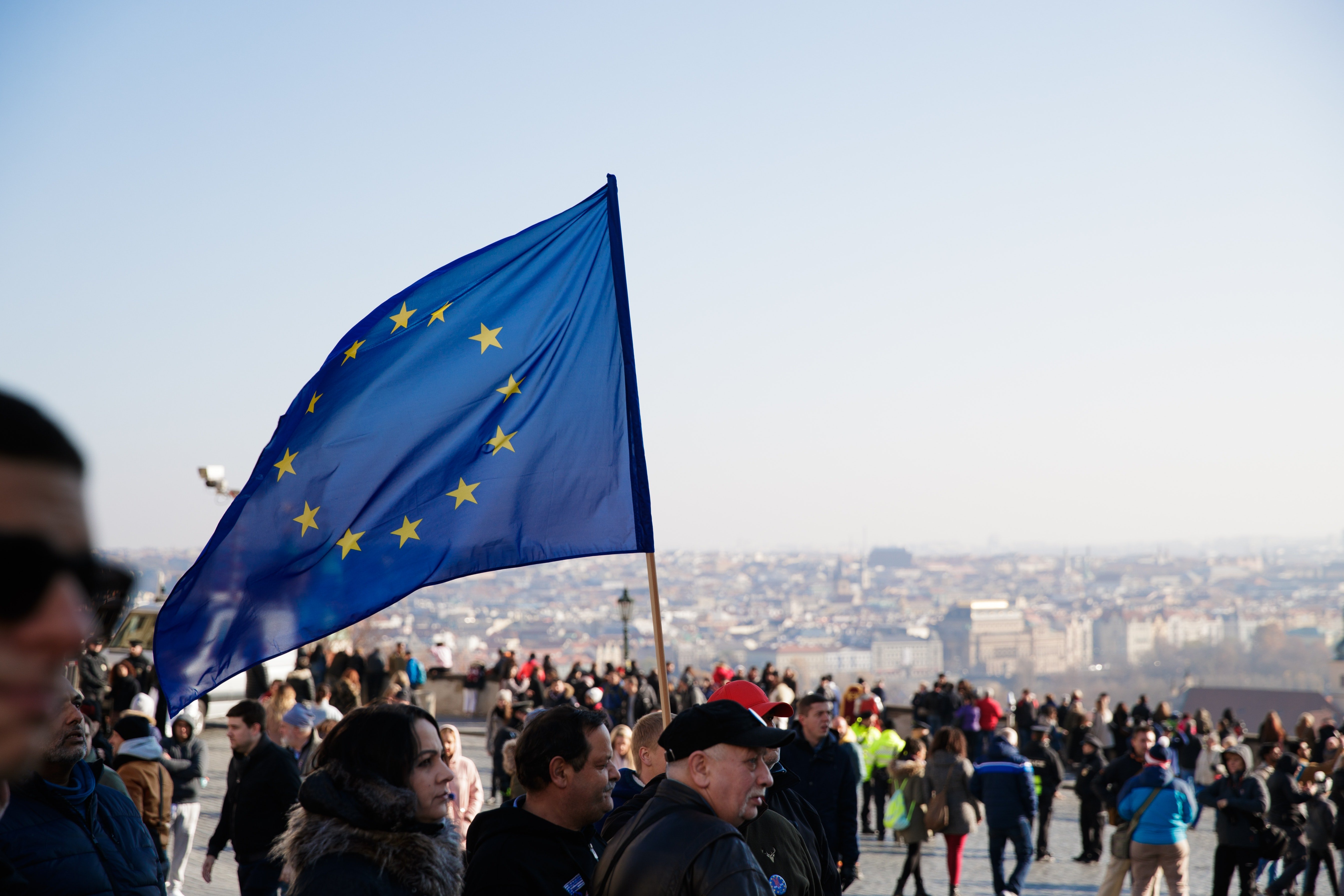 Европа под. Украинцы в ЕС. ЕС Украина фото. ЕС выступление. День Европы в Евросоюзе.