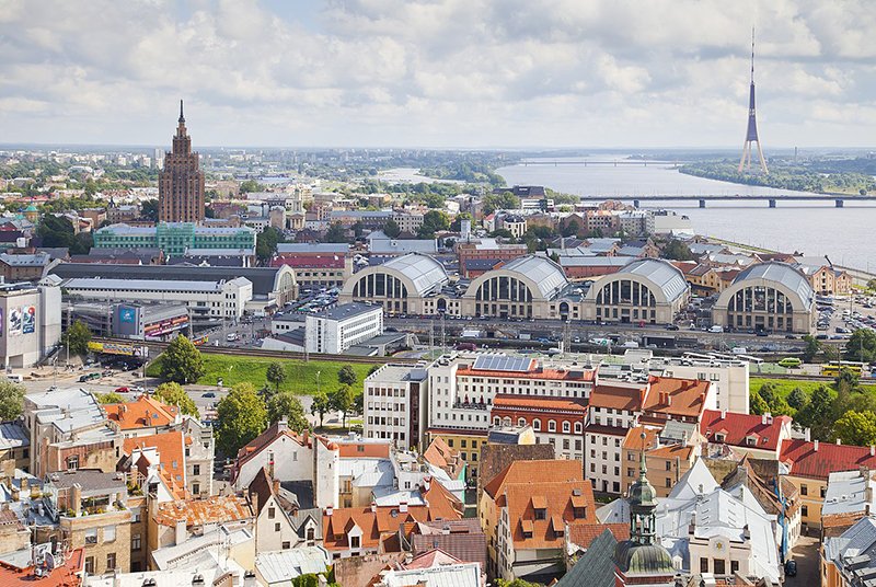 Латвия приостановила выдачу виз россиянам и не планирует продлевать ВНЖ