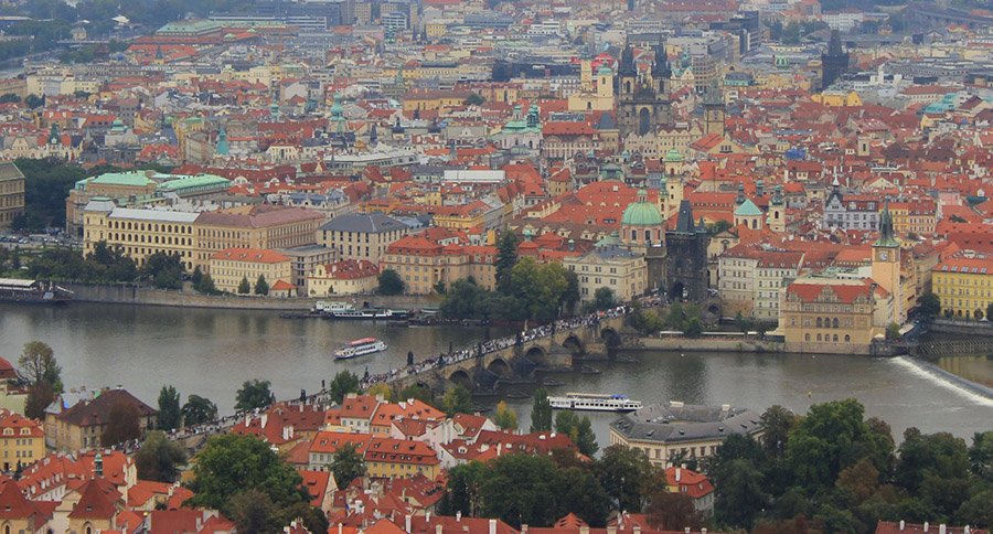 Чехия закрывает въезд российским туристам с 25 октября