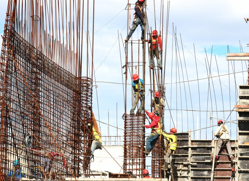 Испания приглашает строителей на работу – для них будет действовать упрощенный визовый режим