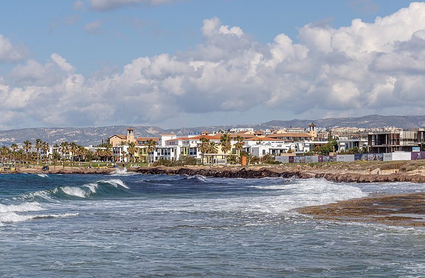 На Кипре резко выросли продажи недвижимости россиянам и англичанам