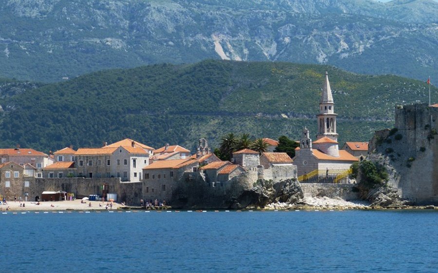 В Черногории планируют ужесточить требования к продлению ВНЖ