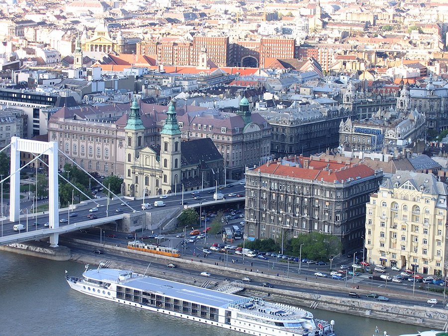 Количество сделок на рынке жилой недвижимости Венгрии снизилось на 43%