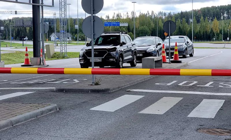 Власти Финляндии требуют вывезти автомобили с номерами РФ