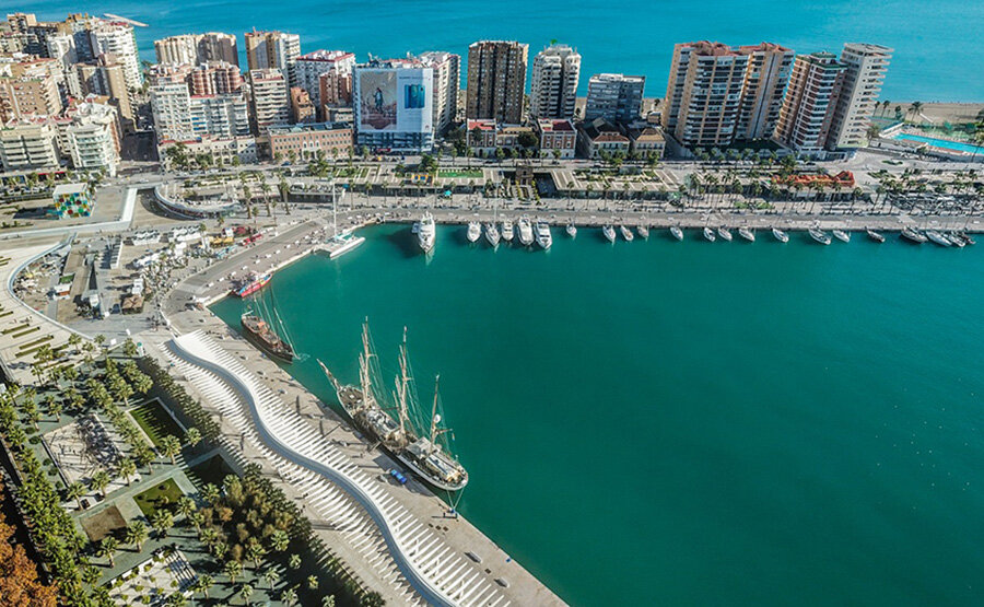 Malaga Tightens Tourist Control: New Behavior Rules and Fines Up to €750
