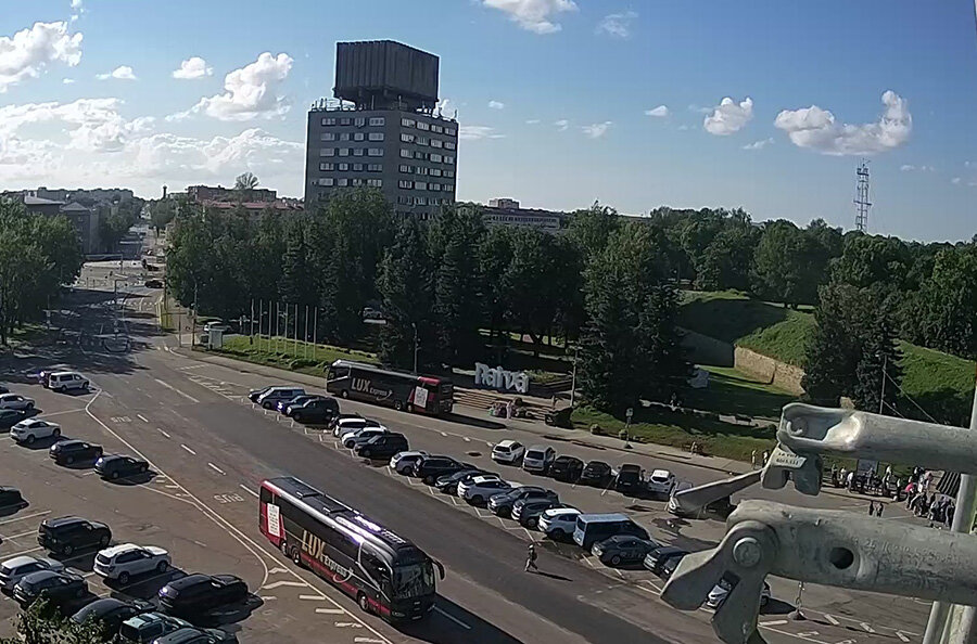 Estonia-Russia Border Overwhelmed: No Improvements in Sight