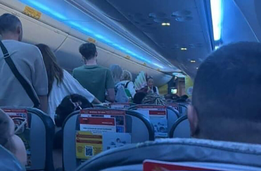 Turkey Fines Passengers for Standing Before Plane Stops — A First in Aviation Law Enforcement