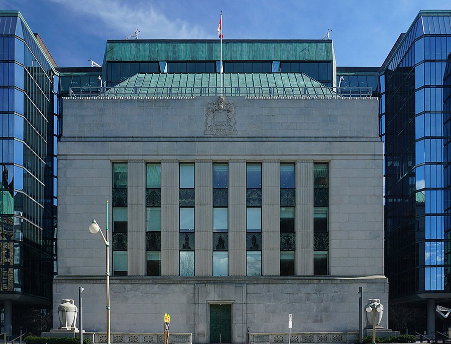 Банк Канады взял паузу под давлением рисков