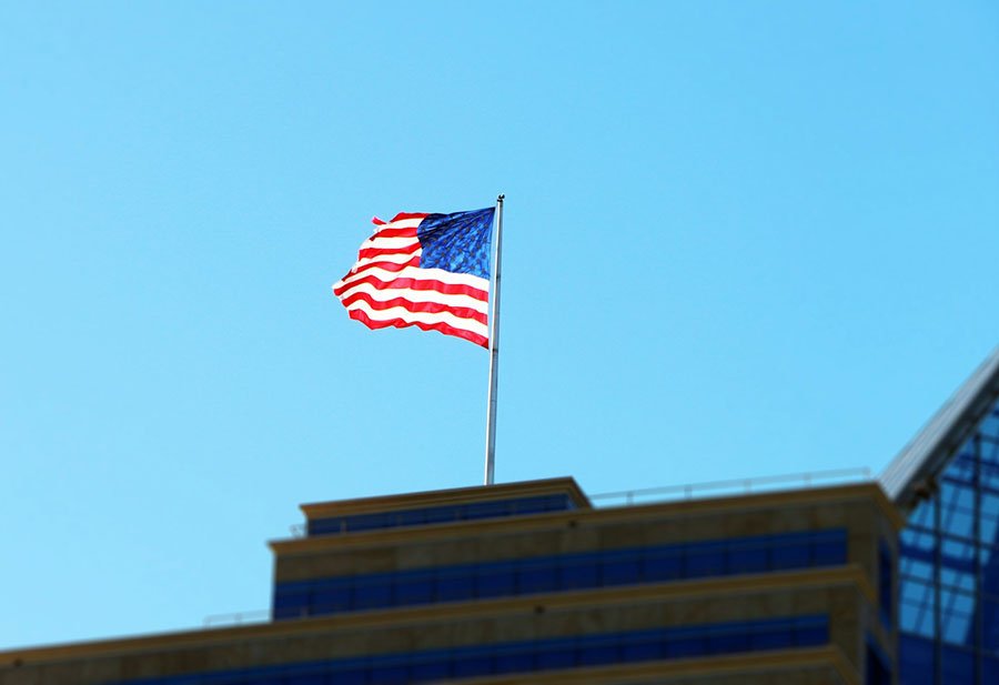 В США заморозили до 10 000 заявок россиян на иммиграционные визы