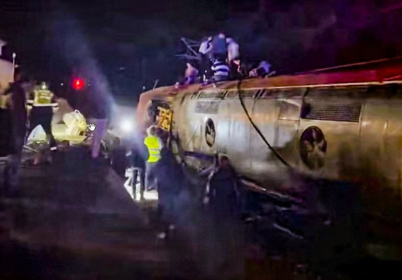 В Испании столкнулись два скоростных поезда: погибли 39 человек