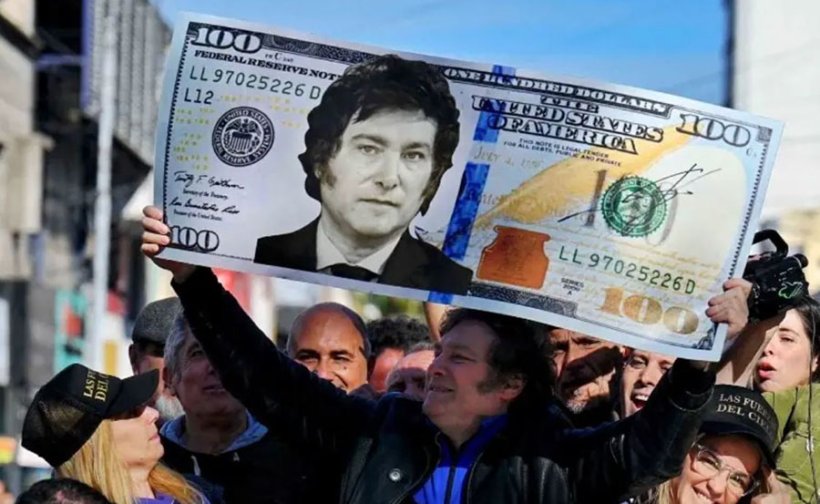 Власти Аргентины возвращают «матрасные доллары» в банки