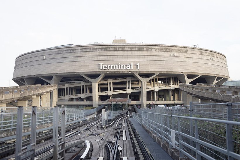 Сбои авиарейсов в аэропорту Парижа