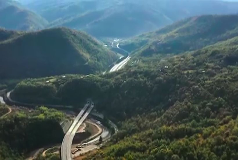 В Грузии завершили строительство автомагистрали на Рикотском перевале