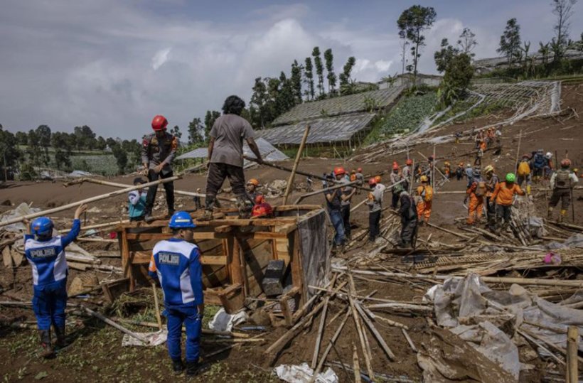 Оползень на Яве: 25 погибших и 80 пропавших без вести