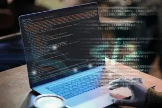 В Латвии намерены посадить айтишника за работу на компанию в России