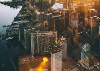 Цены на жилье в Канаде снизились на фоне неопределенности