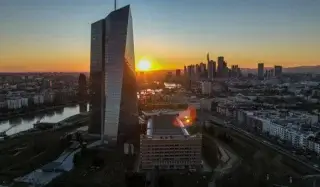 Нефтяной шок меняет тон центробанков