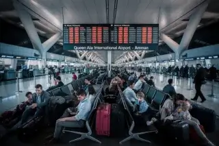 Хаос в аэропортах Лондона и Манчестера: 293 задержки и 66 отмен рейсов