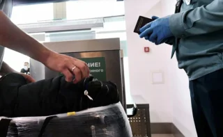 Россия ограничивает вывоз наличных и золота за границу