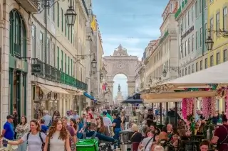 Евросоюз готовит новую туристическую стратегию против сверхтуризма