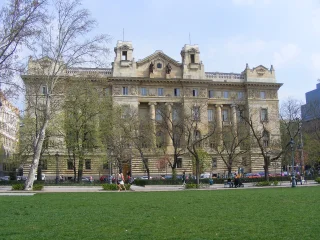 Hungary Prepares for Cautious Rate Cuts