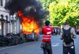 В Женеве протестующие подожгли Tesla и атаковали офис ООН перед саммитом G7