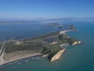 Албания проверяет документы на землю для курорта