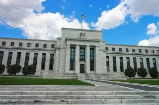 Fed Split Revives Threat of Higher Rates