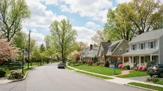 US Home Sales Fall Again as Mortgage Rates Rise
