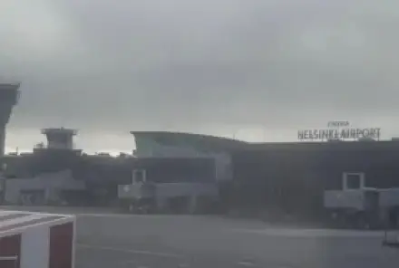 Пассажиры рейса из Белграда два дня не могут долететь до Петербурга