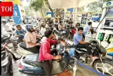 Топливный ажиотаж в Индии: рост цен и очереди на заправках