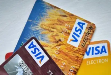 Карты Visa трёх банков Беларуси перестали работать в Европе