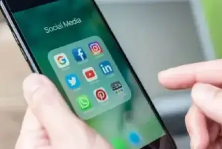 WhatsApp в ОАЭ: штрафы и уголовная ответственность за пересылку сообщений